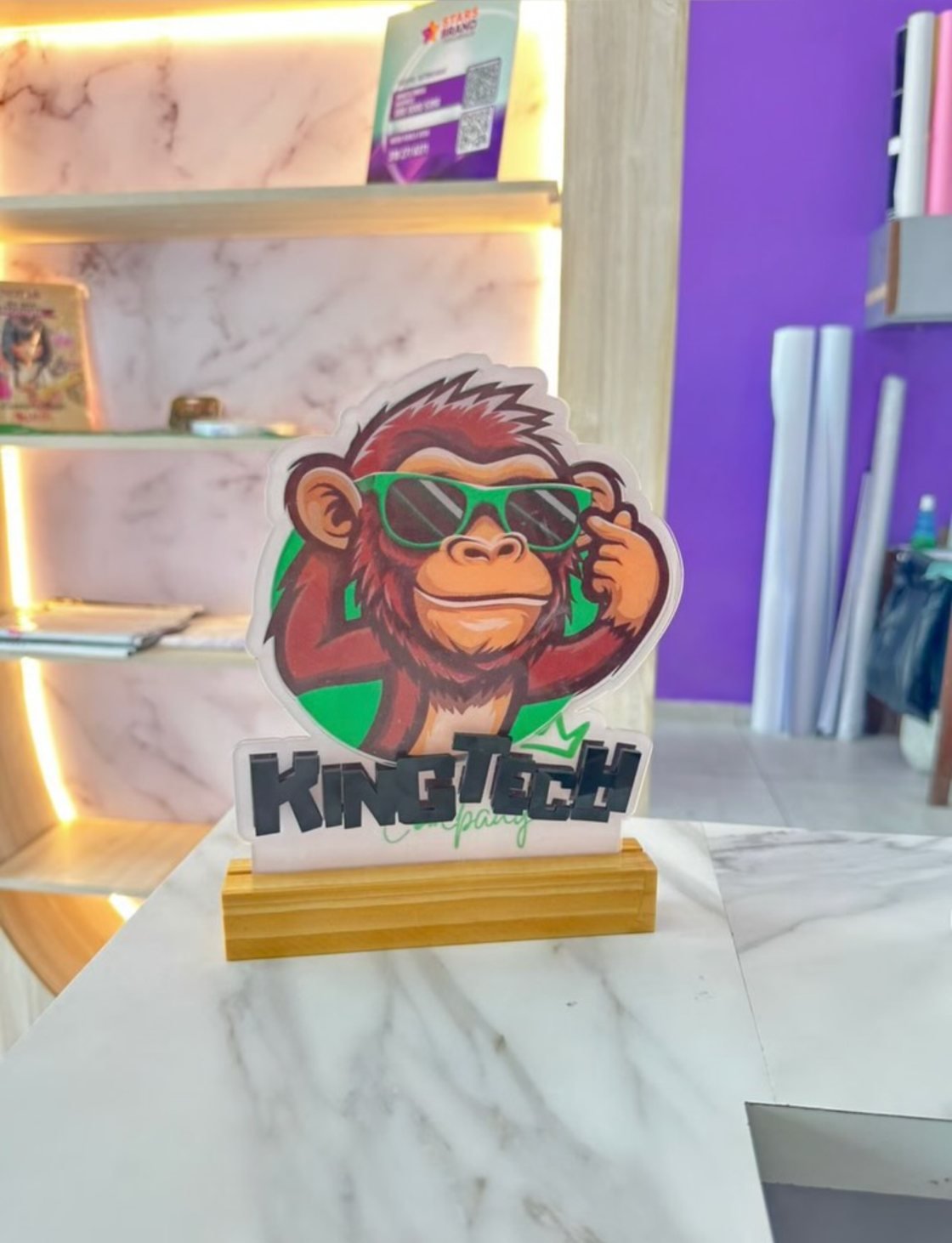 Display de logo en acrílico